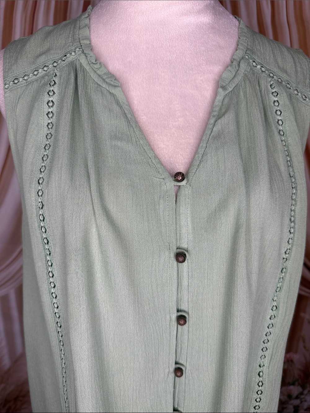 Sleeveless Button-Front Eyelet-Trim Blouse in Sage - Picture 3 of 6